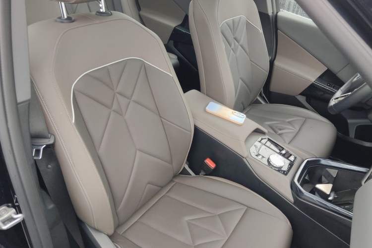 Used BMW X3 2025 xDrive30L Luxury Edition M Sport Package Right Front Seat