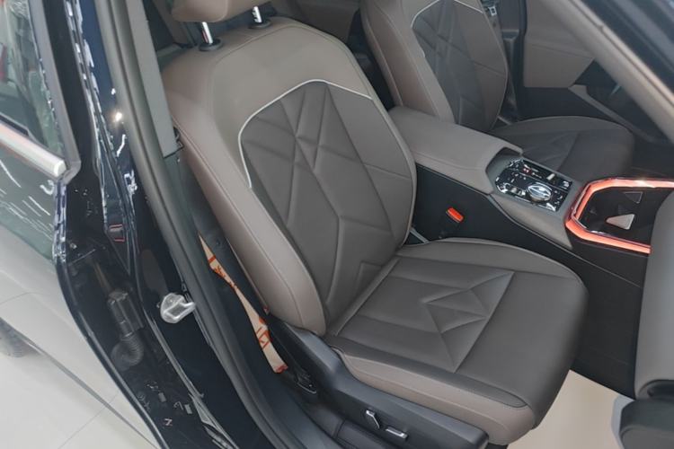 Used BMW X3 2025 Model, Facelifted xDrive25L Luxury Package Right Front Seat