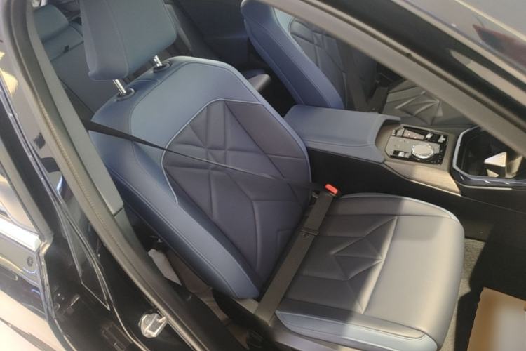 Used BMW X3 2025 xDrive30L Luxury Edition M Sport Package Right Front Seat
