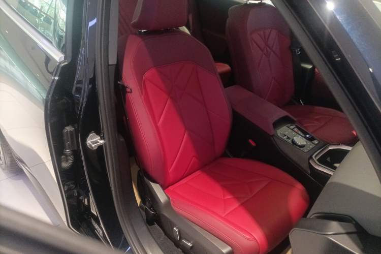 Used BMW X3 2025 xDrive30L Luxury Edition M Sport Package Right Front Seat
