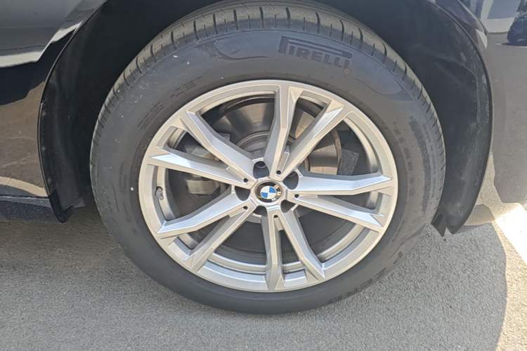 Used BMW X3 2025 xDrive25L Luxury Package Right Front Wheel Hub