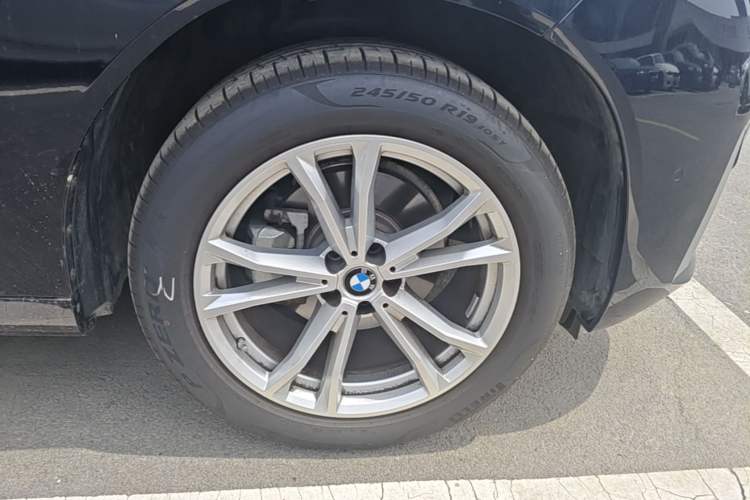 Used BMW X3 2025 xDrive25L Luxury Package Right Front Wheel Hub