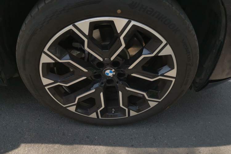 Used BMW X3 2025 Model, xDrive30L Leading M Sport Night Package Right Front Wheel Hub