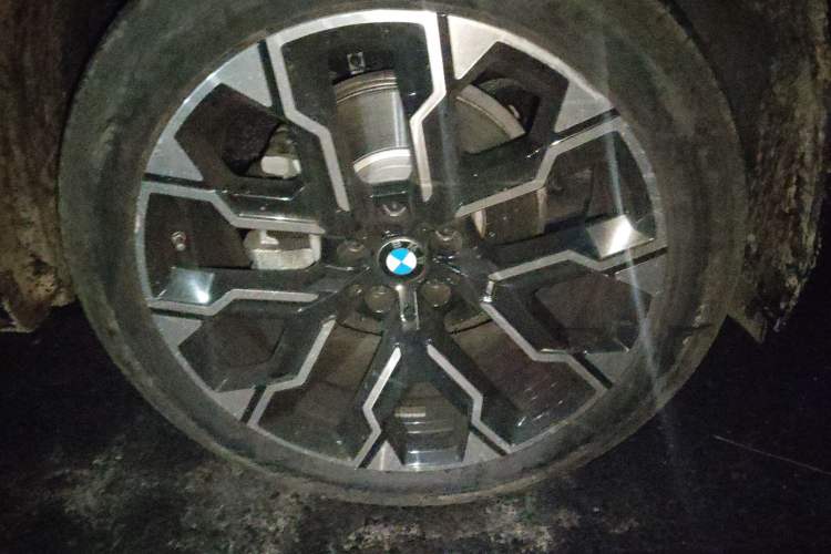 Used BMW X3 2025 Model, xDrive30L Leading M Sport Night Package Right Front Wheel Hub