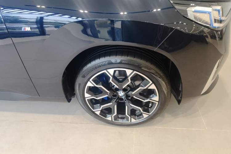 Used BMW X3 2025 xDrive30L Luxury Edition M Sport Package Right Front Wheel Hub