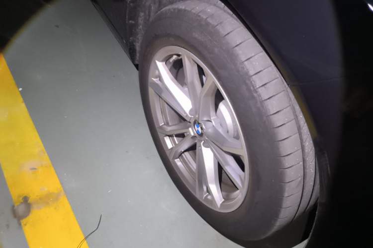 Used BMW X3 2025 xDrive25L Luxury Package Right Front Wheel Hub
