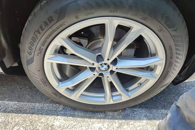 Used BMW X3 2025 xDrive25L Luxury Package Right Front Wheel Hub