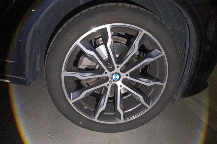 Used BMW X3 2025 Model, xDrive30L Leading M Sport Night Package Right Front Wheel Hub