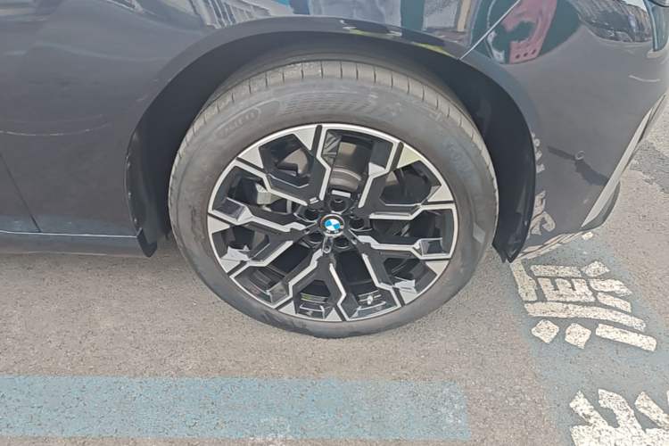 Used BMW X3 2025 xDrive30L Leading Model M Sport Package Right Front Wheel Hub