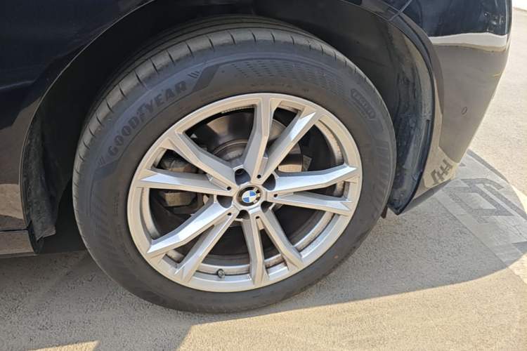Used BMW X3 2025 xDrive25L Luxury Package Right Front Wheel Hub