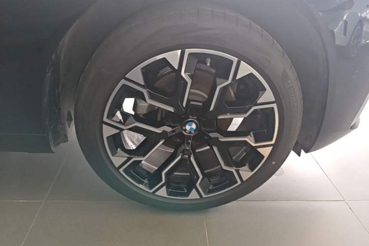 Used BMW X3 2025 xDrive30L Leading Model M Sport Package Right Front Wheel Hub