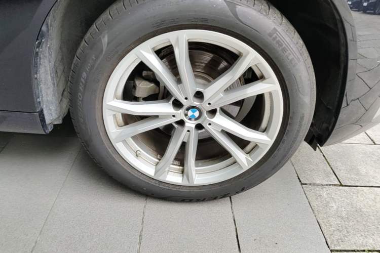 Used BMW X3 2025 xDrive25L Luxury Package Right Front Wheel Hub