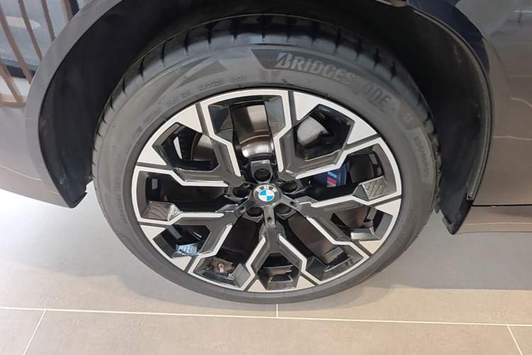 Used BMW X3 2025 xDrive30L Luxury Edition M Sport Package Right Rear Wheel Hub