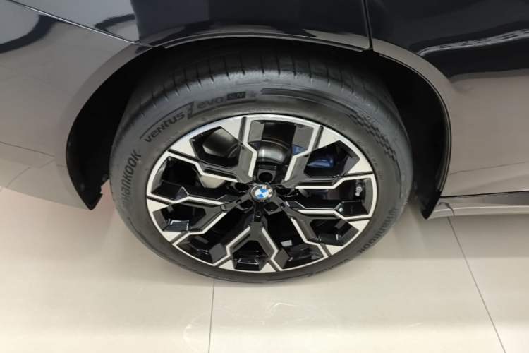 Used BMW X3 2025 xDrive30L Luxury Edition M Sport Package Right Rear Wheel Hub