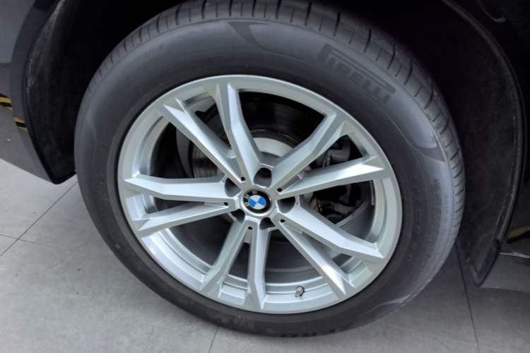 Used BMW X3 2025 xDrive25L Luxury Package Right Rear Wheel Hub