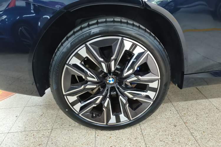 Used BMW X3 2025 xDrive30L Luxury Edition M Sport Package Right Rear Wheel Hub