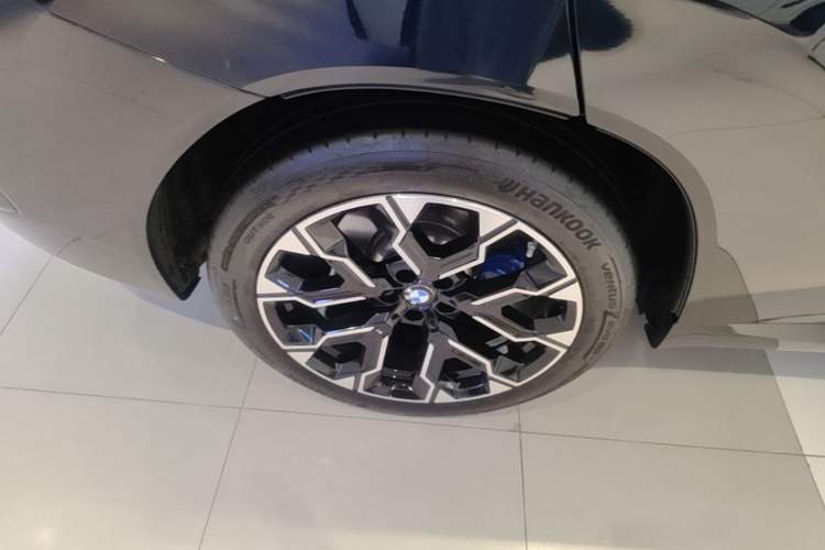 Used BMW X3 2025 xDrive30L Luxury Edition M Sport Package Right Rear Wheel Hub