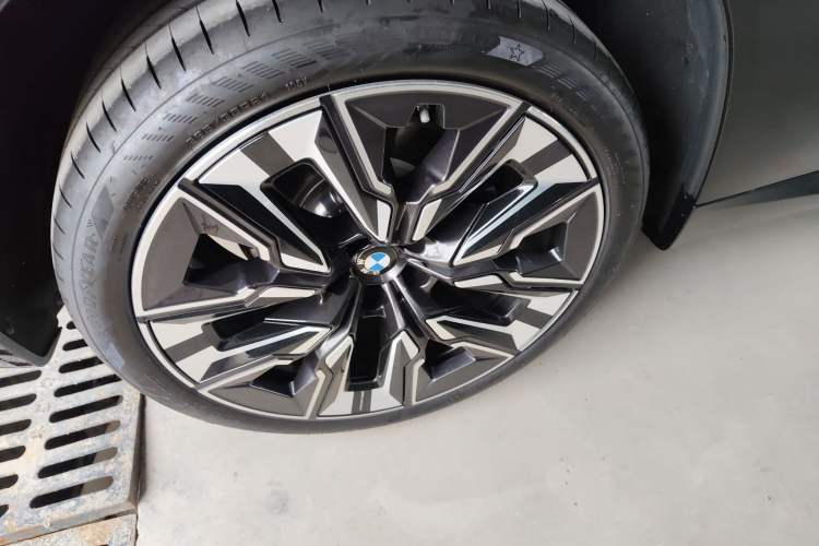 Used BMW X3 2025 xDrive30L Luxury Edition M Sport Package Right Rear Wheel Hub