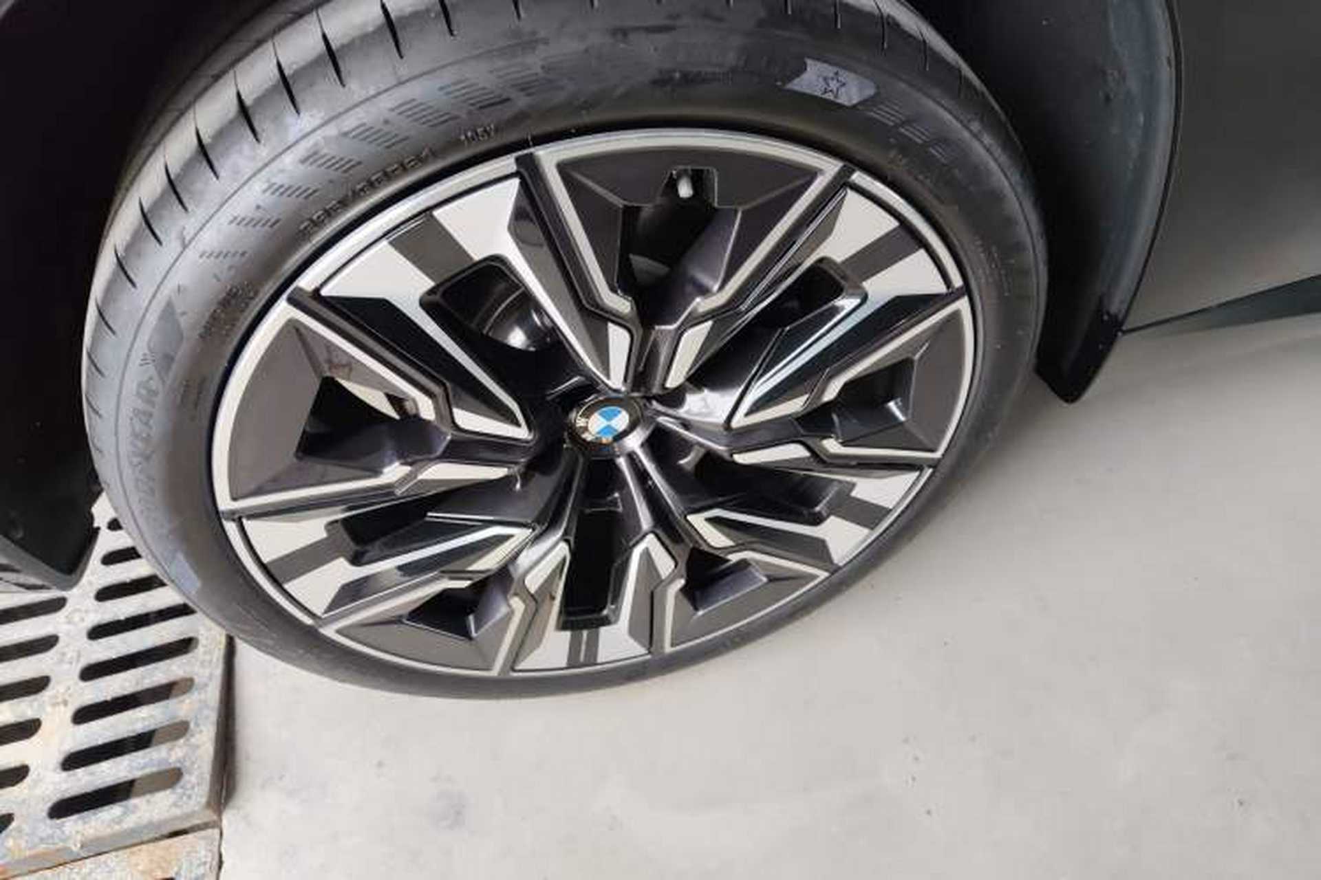 Used BMW X3 2025 xDrive30L Luxury Edition M Sport Package Right Rear Wheel Hub