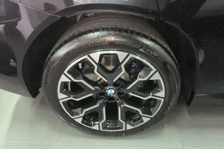 Used BMW X3 2025 xDrive30L Luxury Edition M Sport Package Right Rear Wheel Hub