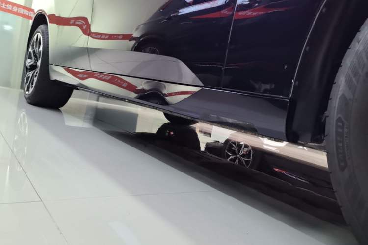 Used BMW X3 2025 xDrive30L Leading Model M Sport Package Right Side Sill