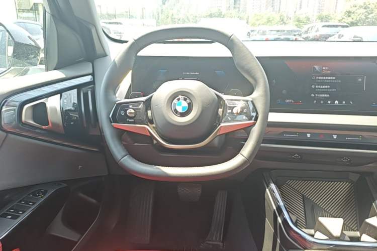 Used BMW X3 2025 xDrive25L Luxury Package Steering Wheel