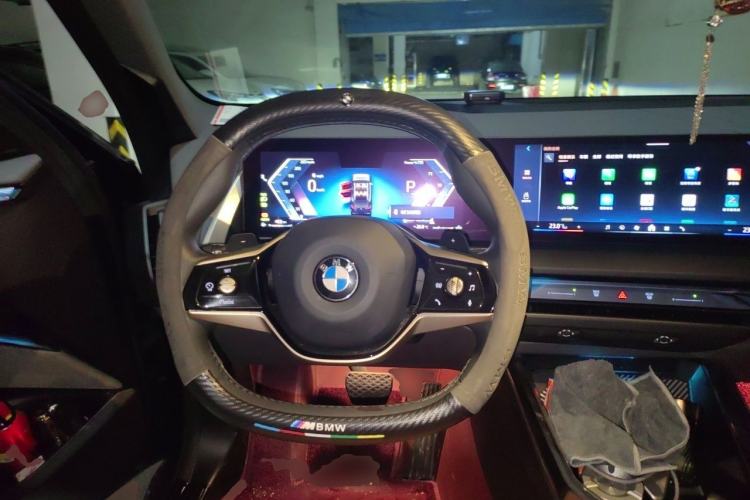 Used BMW X3 2025 xDrive25L Luxury Package Steering Wheel