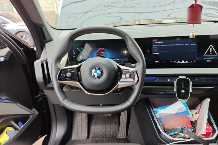 Used BMW X3 2025 xDrive25L Luxury Package Steering Wheel