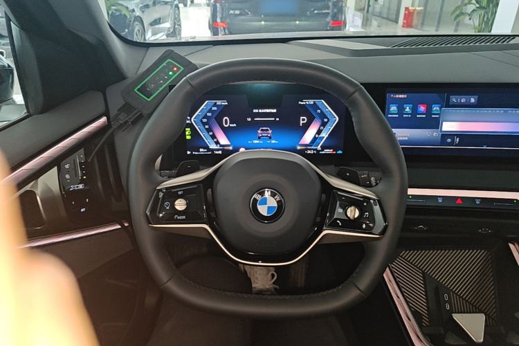 Used BMW X3 2025 xDrive25L Luxury Package Steering Wheel