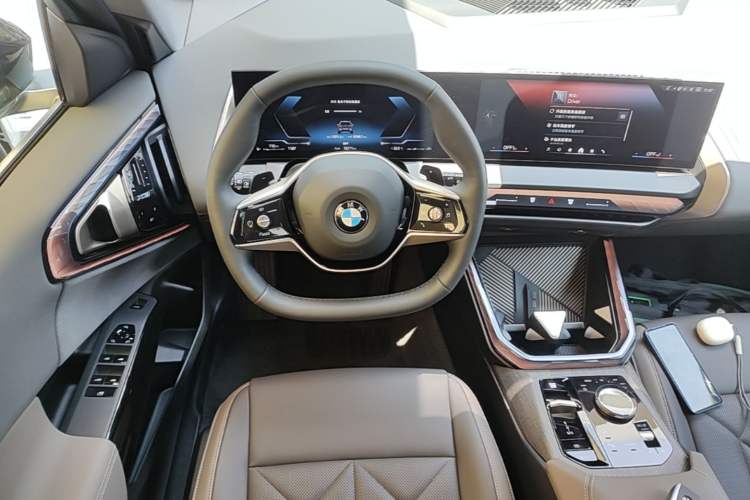 Used BMW X3 2025 xDrive25L Luxury Package Steering Wheel