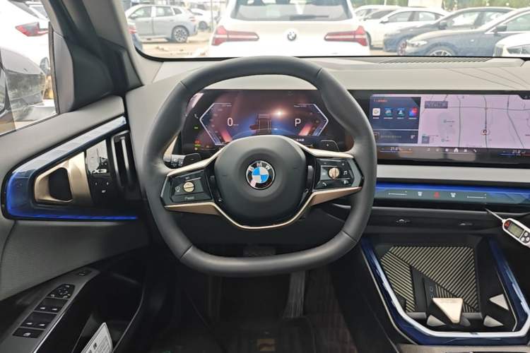 Used BMW X3 2025 xDrive25L Luxury Package Steering Wheel
