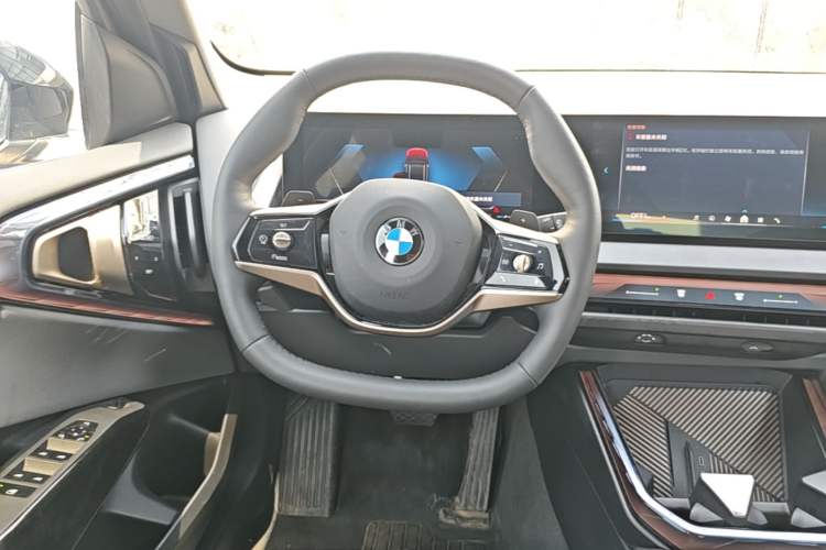 Used BMW X3 2025 xDrive25L Luxury Package Steering Wheel
