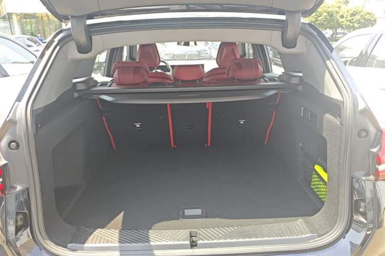 Used BMW X3 2025 xDrive25L Luxury Package Trunk