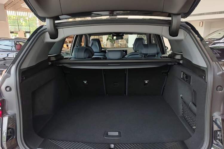 Used BMW X3 2025 xDrive30L Luxury Edition M Sport Package Trunk