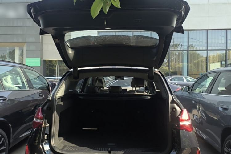 Used BMW X3 2025 xDrive25L Luxury Package Trunk