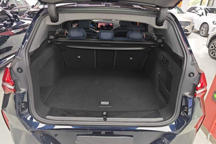 Used BMW X3 2025 xDrive30L Leading Model M Sport Package Trunk