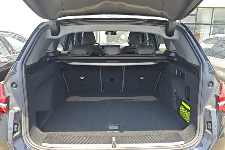 Used BMW X3 2025 xDrive25L Luxury Package Trunk