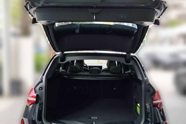 Used BMW X3 2025 xDrive25L Luxury Package Trunk