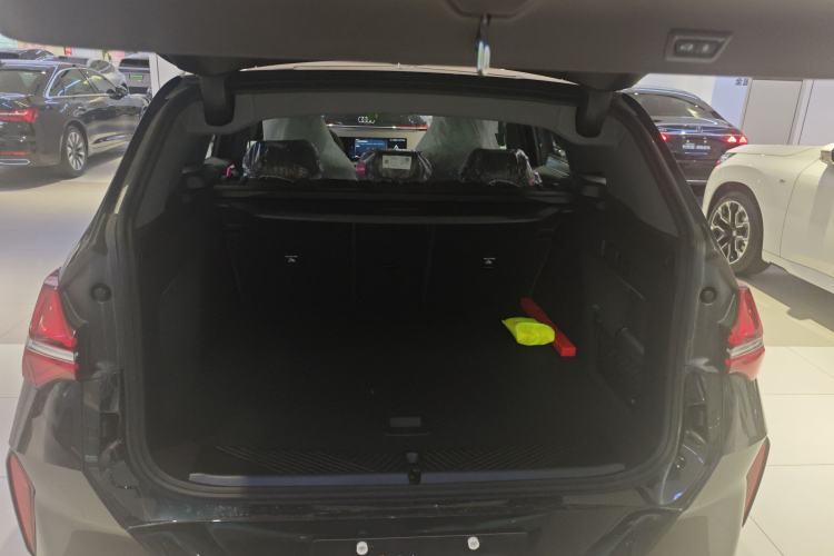Used BMW X3 2025 xDrive30L Leading Model M Sport Package Trunk