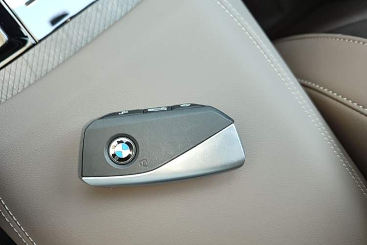 Used BMW X3 2025 xDrive25L Luxury Package Vehicle Key