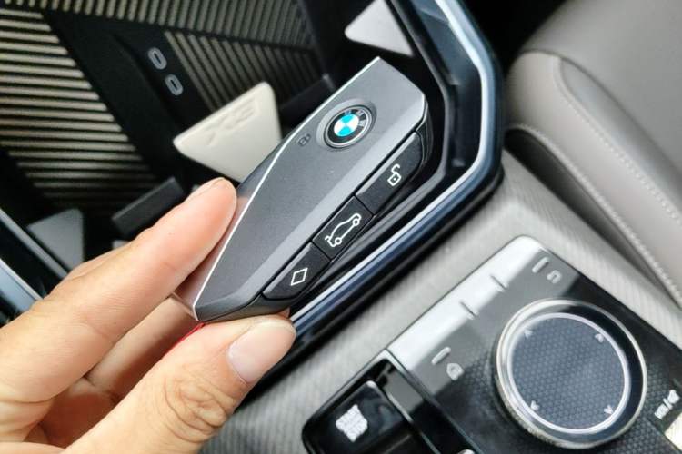 Used BMW X3 2025 xDrive25L Luxury Package Vehicle Key