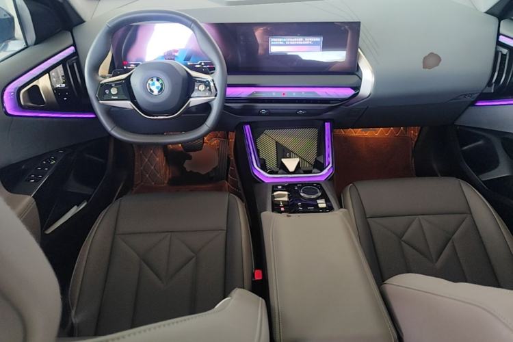 Used BMW X3 2025 xDrive25L Luxury Package Center Console