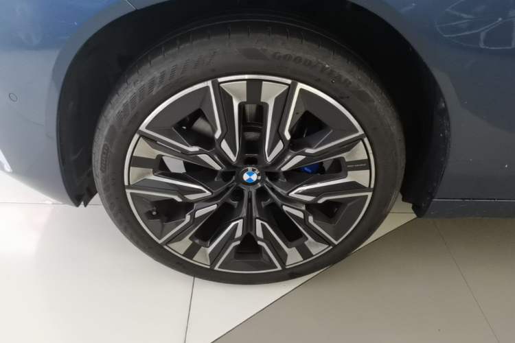 Used BMW X3 2025 xDrive30L Luxury Edition M Sport Package Exterior 4