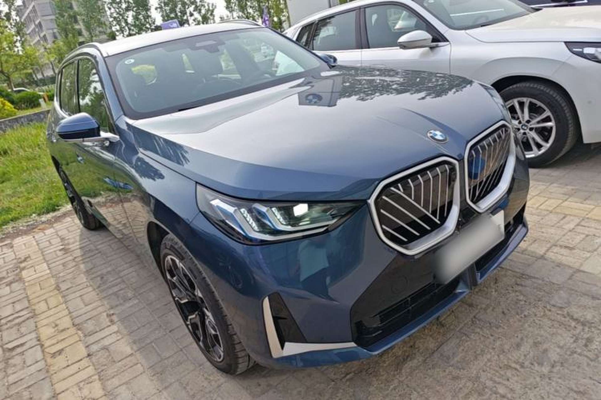 Used BMW X3 2025 xDrive30L Leading Model M Sport Package Front Right 45 Deg