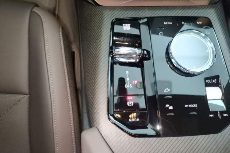 Used BMW X3 2025 xDrive30L Luxury Edition M Sport Package Gear Lever