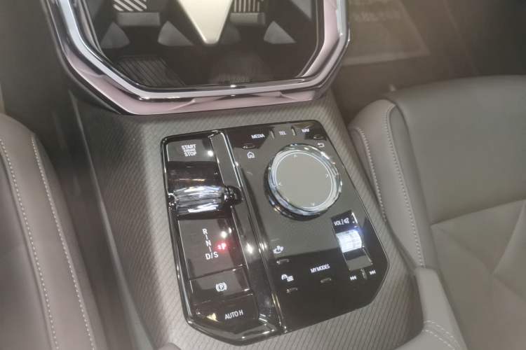 Used BMW X3 2025 xDrive30L Luxury Edition M Sport Package Gear Lever