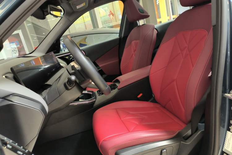 Used BMW X3 2025 xDrive30L Luxury Edition M Sport Package Left Front Seat