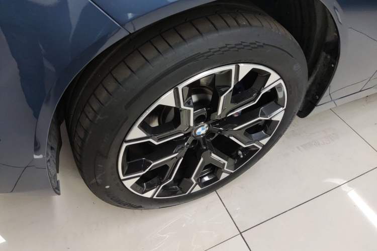 Used BMW X3 2025 xDrive30L Luxury Edition M Sport Package Left Front Wheel Hub