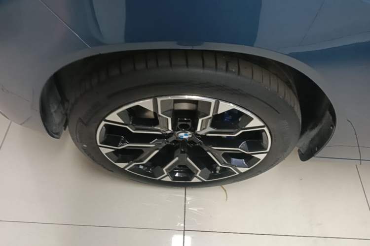 Used BMW X3 2025 xDrive30L Luxury Edition M Sport Package Left Front Wheel Hub