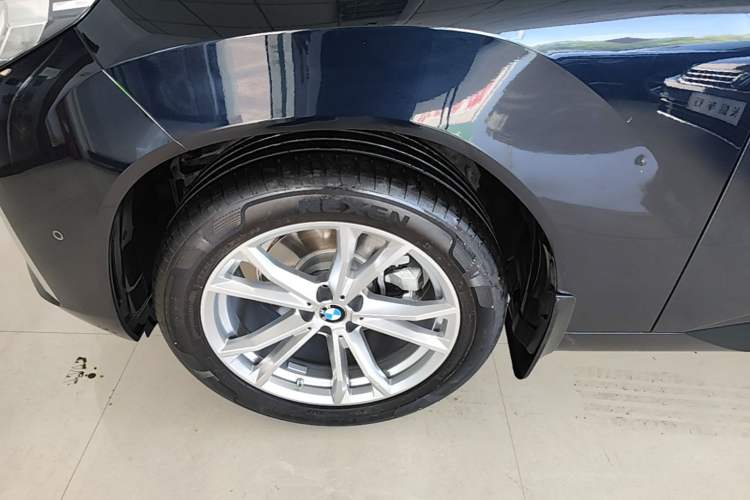Used BMW X3 2025 xDrive25L Luxury Package Left Front Wheel Hub